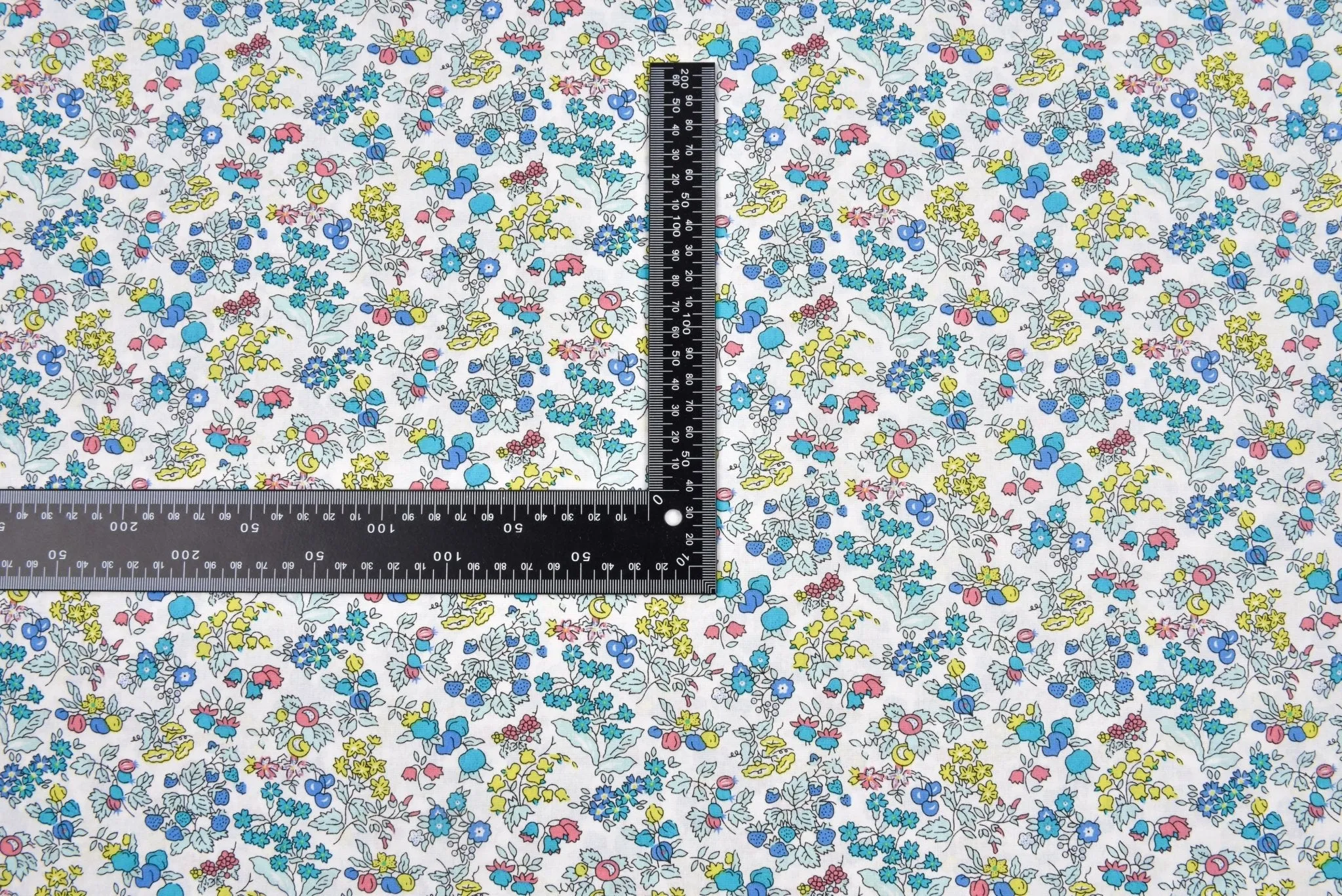 100% Cotton Loom Line  Juicy Garden Fabric - 154