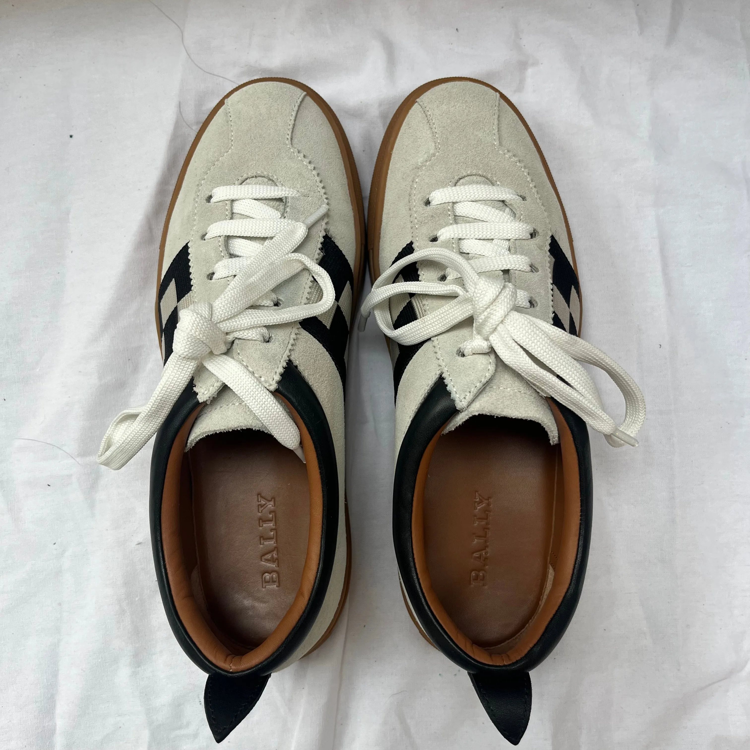 Bally £450 Ecru & Black Suede Vita Parcours Trainers 37.5